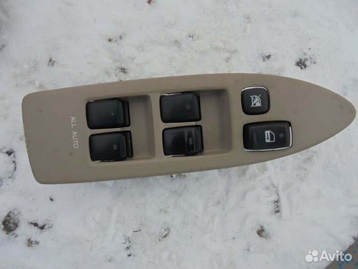 Блок упр. стеклоподьемниками Toyota Premio ZZT240