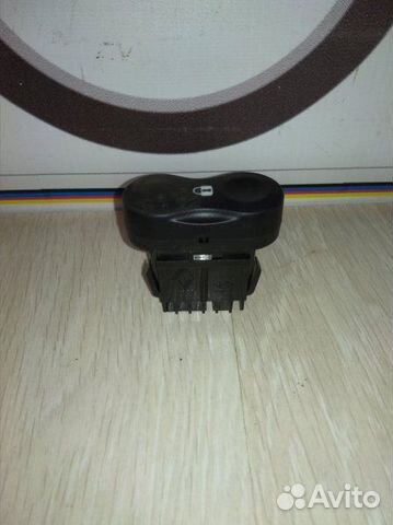 Кнопка блокировки салона Renault sandero