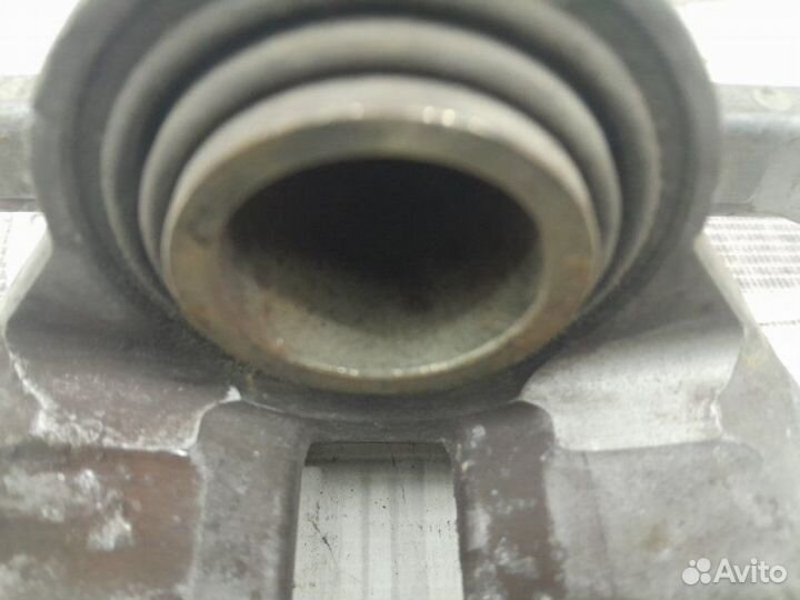 Тормозной суппорт задний левый Lexus Rx3