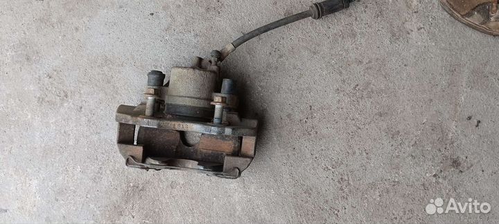 Суппорт передний правый ford focus 2