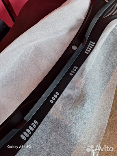 Решетка под лобовое стекло Volkswagen Polo 2010