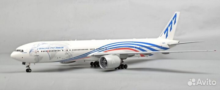 Сборная модель самолета Boeing-777-300 ER (1:144)