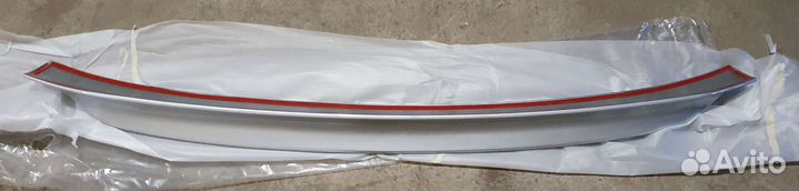 Спойлер на заднюю дверь Land Cruiser 200