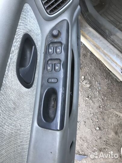 Блок упр. стекло. на Renault Laguna 1 1.6 1999г