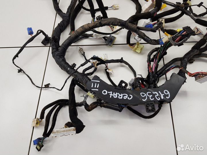 Электропроводка под торпедо (Kia Cerato)