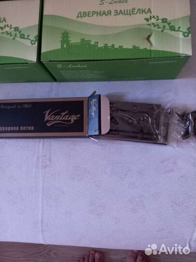 Ручка- защёлка 4шт.В комплекте петли- бабочка