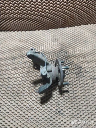 Кулак поворотный со ступицей передний правый