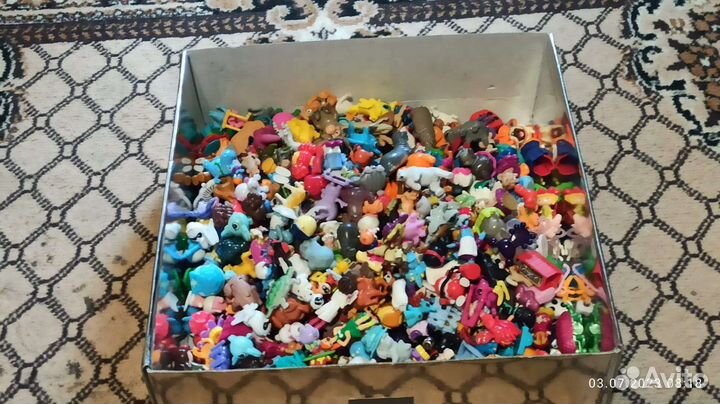 Киндер сюрприз Коробка очень много 450 штук