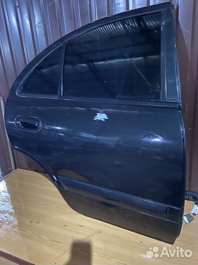 Задняя правая дверь на ниссан альмера н16