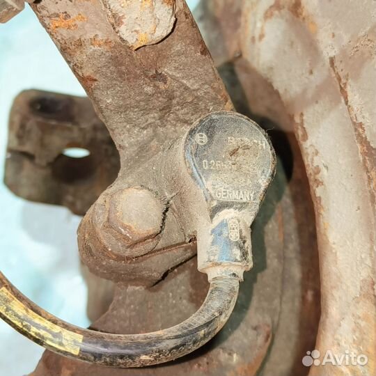 Кулак передний левый Mitsubishi Space Star