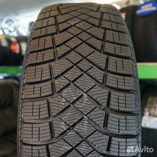 Pirelli Ice Zero FR 225/50 R17