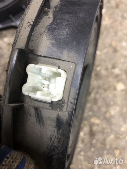 Штатный динамик Nissan Tiida 1