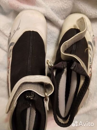 Лыжные ботинки 37 размер с двойной застежкой