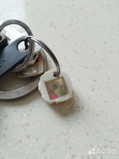 Брелок из искусственого камня