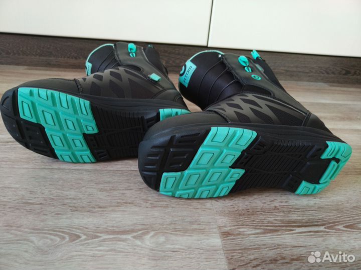 Ботинки для сноуборда женские 36