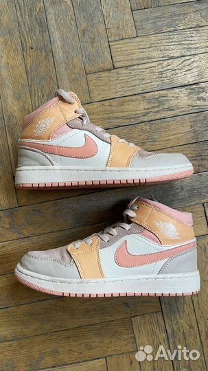 Air Jordan 1 mid apricot orange