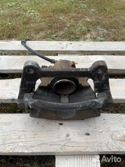 Суппорт передний левый Audi A3 2013 1.8 cjsa