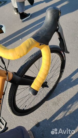 Покрышки 700с х 40 CST Traveller