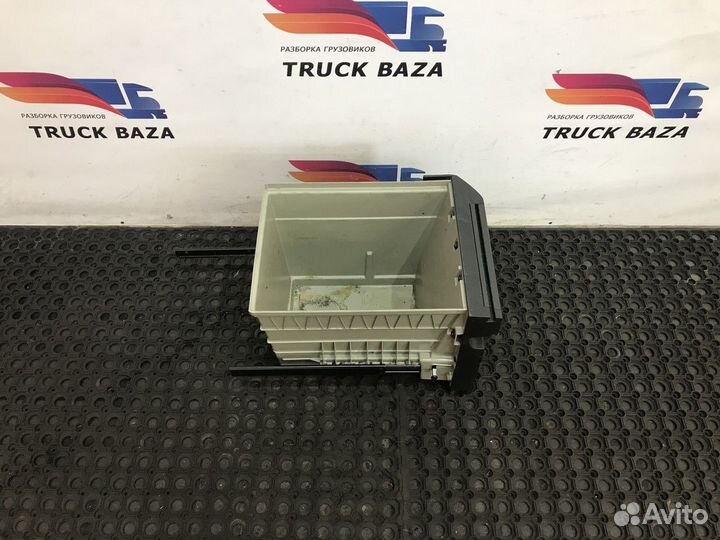 Бардачок вещевой левый Volvo FH