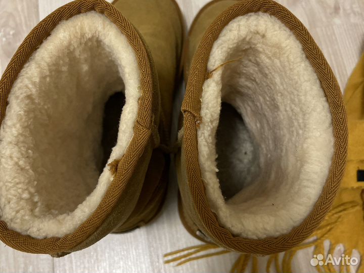 Шапка, палантин, угги 39-40