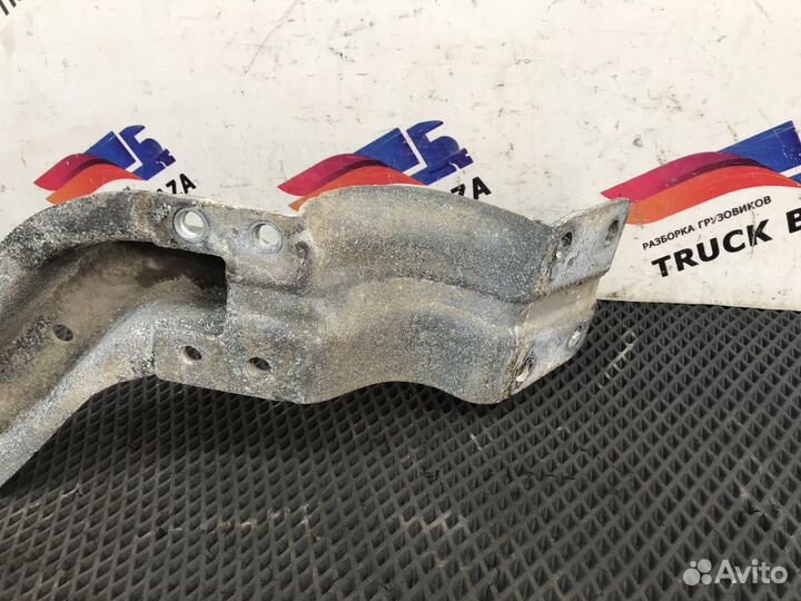 Кронштейн крыла правого