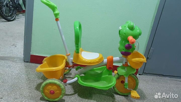 Детский трёхколёсный велосипед с ручкой