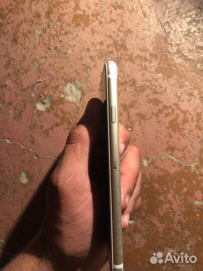 Телефон iPhone 6s