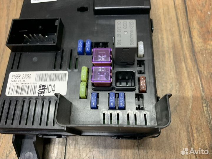 Kia Mohave Блок предохранителей задний