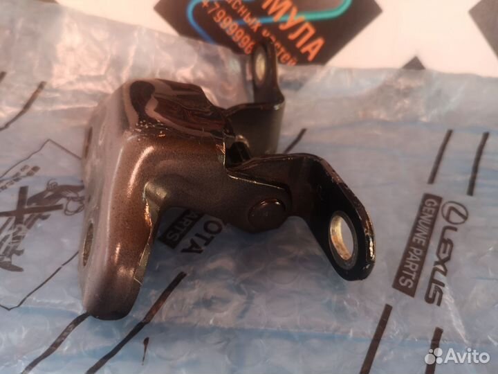 Петля Передней Правой двери Land Cruiser 200