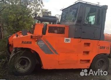 На разборке спецтехника Хамм