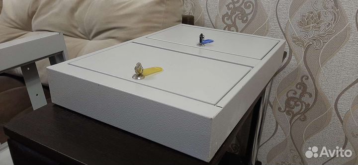 Ящик металлический настенный