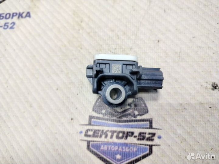 Датчик airbag Nissan Juke YF15