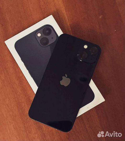 Телефон iPhone 13
