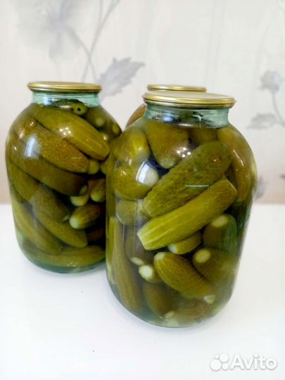 Компот Клубничный.Огурцы маринованные.Чеснок