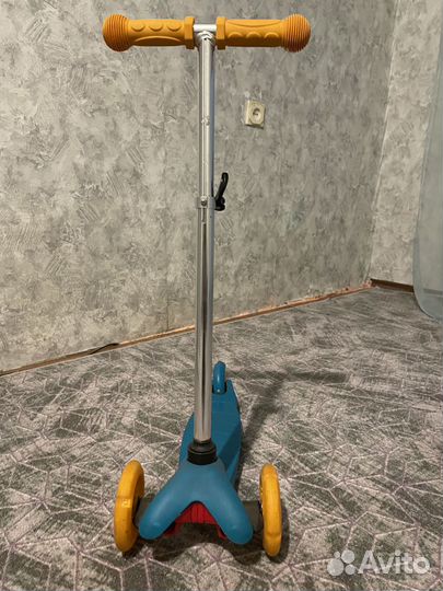 Самокат трехколесный