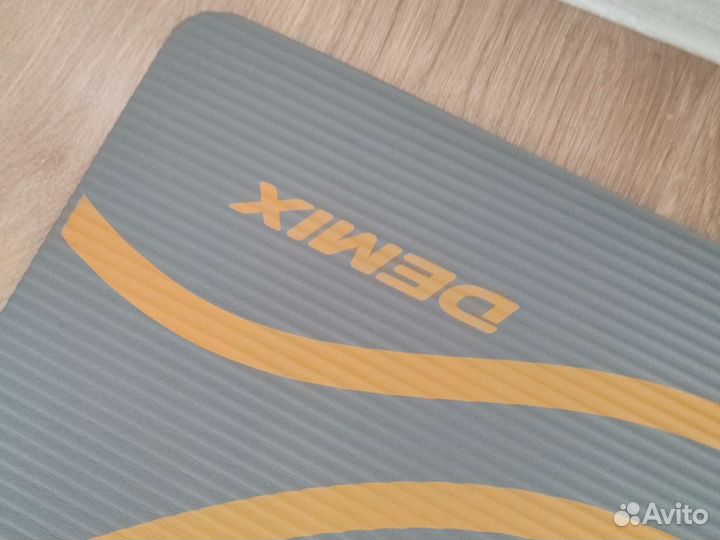 Коврик для йоги и фитнеса Demix мало бу