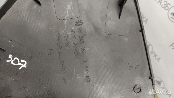 Накладка декоративная на торпедо Peugeot 307