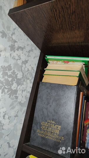 Полка книжная настенная