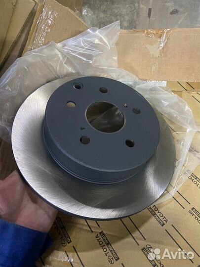 Диск тормозной задний toyota 4243142060 (оригинал)