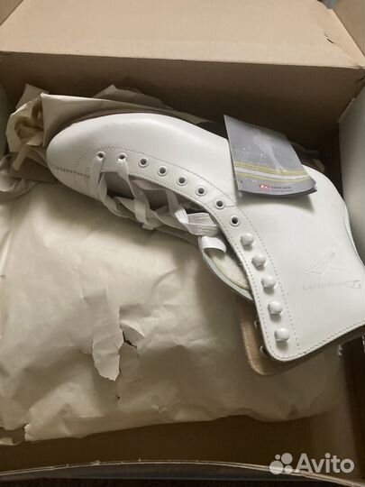 Коньки фигурные 42 размер новые Чехия