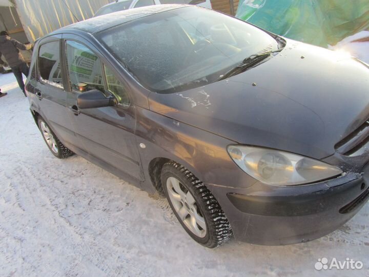 Бампер передний Peugeot 307