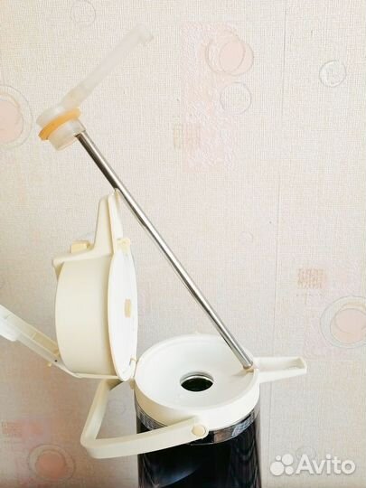 Термос б/у с механической помпой, 2,2л