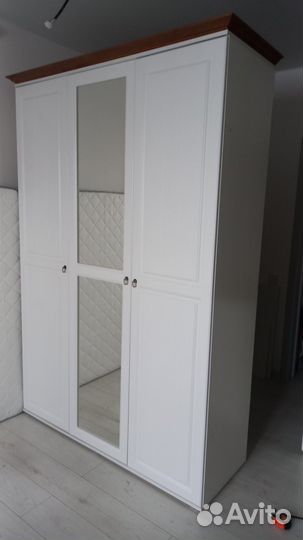 Шкаф распашной 3 х створчатый белый