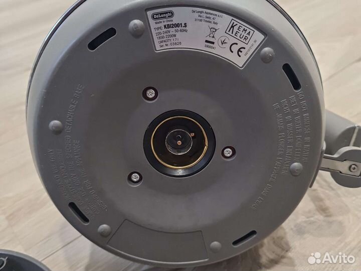 Чайник электрический delonghi