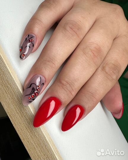 Маникюр с покрытием гель-лак