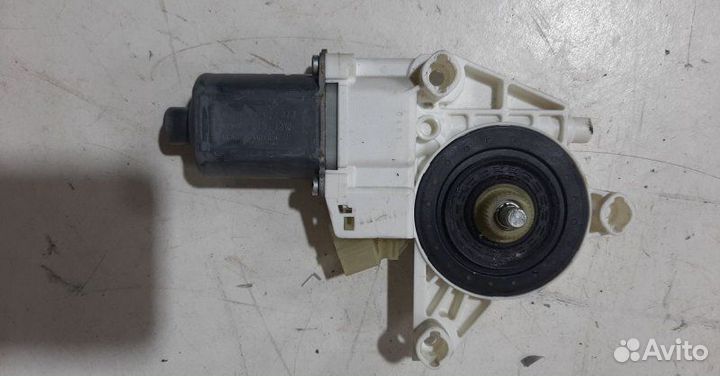 Моторчик стеклоподъемника передний правый