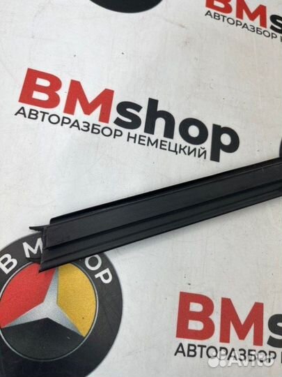 Молдинг на дверь (бархотка) передний правый Bmw