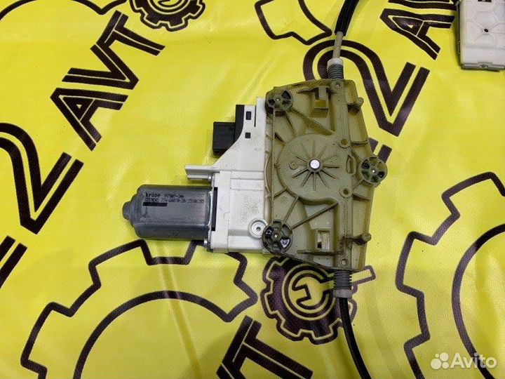 Стеклоподъемник задний левый Audi A6 4F2 AUK