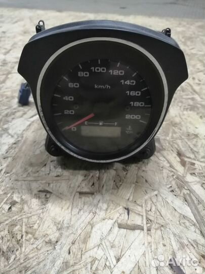 Продам приборную панель на Suzuki Boulevard M50