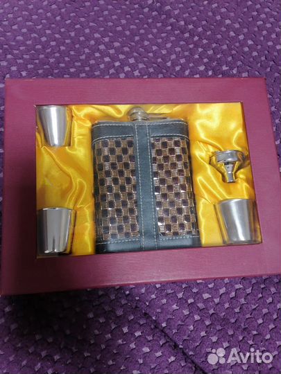 Фляжка со стаканчиками